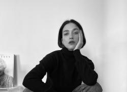 Clio Bargellini, dal guardaroba della sua famiglia ai mercatini, alla ricerca  di pezzi vintage da riproporre in chiave contemporanea