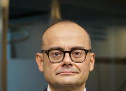  Mauro Valle (Generali): &ldquo;La chiusura dello Stretto di Hormuz potrebbe spingere i prezzi del petrolio verso i 90 dollari e oltre&rdquo;