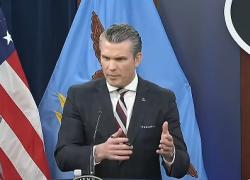Iran, Hegseth continua a provocare: "Usa stanno vincendo senza piet&agrave;, Witkoff e Kushner i migliori negoziatori al mondo" - VIDEO