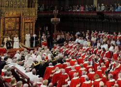 La rivoluzione silenziosa di cui pochi parlano: la Gran Bretagna dice addio a baroni, conti, marchesi, duchi. I Lords verranno esclusi dal Parlamento inglese