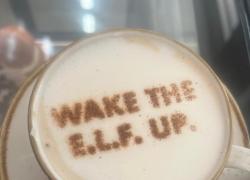  Un tunnel underground tappezzato di graffiti. Siamo a New York? No a Milano nella  installazione wow  di Maybelline. 