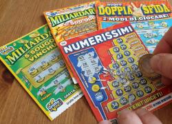 Gratta e vinci di Carsoli, rintracciata a Modena la donna in fuga col biglietto da 500mila&euro;, il compagno: "Dobbiamo dividere"