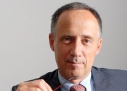 Osservatorio Confimprese-Jakala, consumi in calo a febbraio a -0,7% con inflazione al +1,5%, retail a -2,2% e centri commerciali a +0,3%