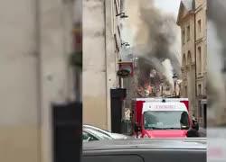 Incendio a Parigi vicino al Pantheon per una fuga di gas: crolla un palazzo, 29 feriti di cui 7 gravi e 2 dispersi - VIDEO