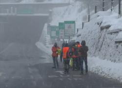 "Ultima generazione", ambientalisti tentano blocco del traforo del Monte Bianco - VIDEO