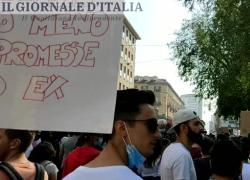 Fridays for Future, manifestazioni in tutta Italia: "Le parole non bastano". VIDEO