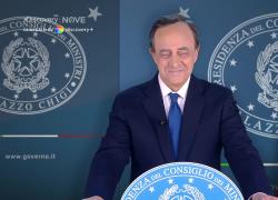 Fratelli di Crozza, Draghi grato per il conflitto in Ucraina: "Non male sta guerra, dai!"