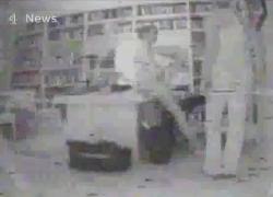 Epstein, nel 2014 installate telecamere nascoste nella casa di Palm Beach, il VIDEO di Jeffrey con 3 donne, 1 inginocchiata, ipotesi foursome