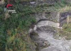 Cercola (Na), coppia trasporta in auto 2,5kg di ordigni pirotecnici coi due figli di 2 e 10 anni - nel VIDEO l'effetto dell'esplosione di metà carico