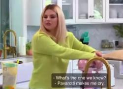 Selena Gomez canta in napoletano ed è bravissima: VIDEO