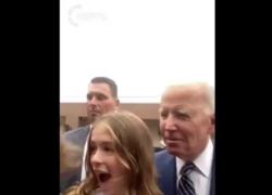 Usa, Biden senza freni verso un'adolescente: "Nessun ragazzo serio finché non raggiungi i 30 anni" - VIDEO