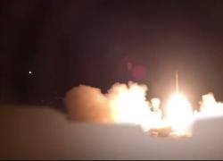 Iran, il momento del lancio del missile balistico verso base Usa Al Udeid, poi intercettato dal Qatar - VIDEO