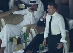 Mondiali Qatar 2022, le reazioni di Macron durante Francia-Argentina: imprecazioni e mani nei capelli - VIDEO