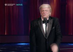 Fratelli di Crozza, il nuovo messaggio di Trump all'Europa: "I do whatever the fuck I want! And then... kissing my ass!"