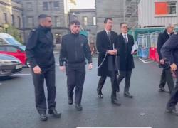 Insegnante irlandese Burke arrestato e ammanettato perché contro 'gender fluid' e 'lgbtq+', Alta Corte: “Non ha usato genere neutro con un trans”