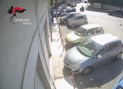 Napoli, carabiniere fuori servizio sventa rapina ad Afragola e affronta i ladri armati - VIDEO