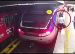 Iran, "Ragazza in coma dopo pestaggio polizia morale", ma Teheran smentisce l'Ong curda: "Caduta per calo zuccheri" - VIDEO