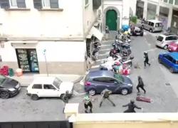 Napoli/Sporting Lisbona, scontri tra le tifoserie; 3 napoletani arrestati e 3 denunciati, 40enne portoghese in ospedale; il giallo della pistola - VIDEO  