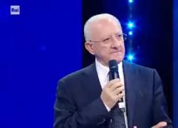 De Luca: "Berlinguer? Avete tirato una 'sola' a Mediaset. Corona un Neanderthal vestito come un capraio afghano" - VIDEO