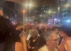 Gaza, proteste a Tel Aviv contro Netanyahu: "Stop al massacro, riporti a casa gli ostaggi", in migliaia bloccano autostrada - VIDEO