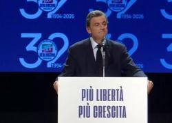 Calenda attacca Salvini dal palco &lsquo;Pi&ugrave; libert&agrave;, pi&ugrave; crescita&rsquo;, leader Azione: &ldquo;Non sto con chi riceve neonazisti e cocainomani&rdquo; &ndash; VIDEO