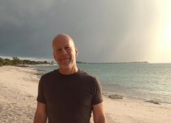 Bruce Willis, malattia rivelata dalla famiglia: "Affetto da demenza frontotemporale. Non esistono cure"