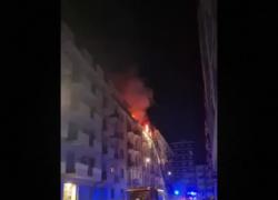 Torino, esplosione in appartamento: un morto e 5 feriti, fra cui 12enne gravissimo, 30 famiglie sfollate - VIDEO
