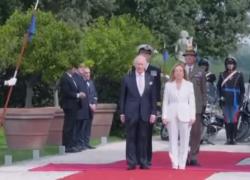 Re Carlo e Camilla a Roma da Meloni a Villa Pamphilj, poi il discorso alle Camere, il sovrano inglese accolto dal picchetto d'onore - VIDEO