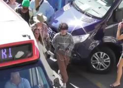 Jennifer Lopez a Capri, prima a passeggio poi al ristorante: VIDEO