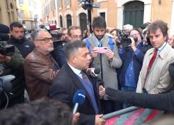 Camera, ingresso bloccato all'ex leader di Forza Nuova Castellino perché sotto processo: "Non è democrazia" - VIDEO