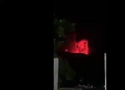 Indonesia, vulcano Ruang in eruzione, allerta tsunami, evacuate più di 11mila persone dall'isola di Sulawesi - VIDEO