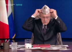 Fratelli di Crozza, De Luca: "Le leggi? Solo contro di me! Nei processi basterà dire di non essere De Luca per essere assolto”