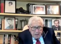 Henry Kissinger, 2 russi si fingono Zelensky e gli chiedono chi abbia distrutto il gasdotto Nord Stream, lui: "Tu" - VIDEO