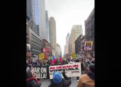Raid Usa su Venezuela, proteste contro Trump in tutti gli Stati Uniti con slogan "No blood for oil" e "Free Maduro" - VIDEO