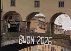 Il tuffo in Arno di inizio anno 2026 del Governatore della Toscana Eugenio Giani dalla Societ&agrave; Canottieri Firenze 