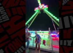 Ecuador, braccio della giostra si stacca e due vagoni volano in mezzo al Luna Park, sei feriti gravi  - VIDEO