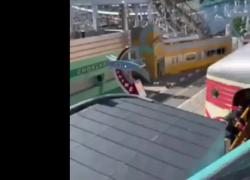 Svezia, incidente mortale sulle montagne russe: un trenino è deragliato e una vettura è volata - VIDEO