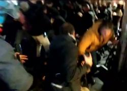 Roma, scontri tra polizia e studenti per una manifestazione in piazza Montecitorio: “Non ci avete ascoltato, bruciamo tutto” - VIDEO