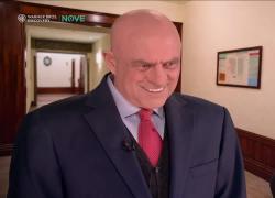 Fratelli di Crozza, Crosetto racconta il suo viaggio a Dubai tra vacanze, allarmi di guerra e misteriosi "Baratri"