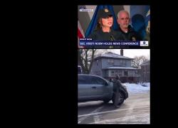 Omicidio Minneapolis, Kristi Noem: "La vittima ostacolava l'ICE, l'agente &egrave; stato investito e soccorso", ma i VIDEO smentiscono sue dichiarazioni