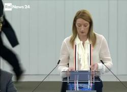 Corruzione Bruxelles, Roberta Metsola destituisce Eva Kaili: "Attacco alla democrazia da parte di paesi autarchici"