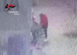 Caivano, ghanese ubriaco tenta rapimento di un bambino al supermercato Md: "Questo non &egrave; tuo figlio, dammelo", arrestato - VIDEO