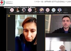 Siparietto al Consiglio comunale Milano, Arienta (PD) a de Chirico (FI) collegato dall'auto: "Spegni telecamera", lui: "Tu ti collegavi dalla spiaggia" - VIDEO
