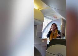 Londra, l'aereo pesa troppo: qualcuno deve scendere. Traduce la giornalista di Dazn: "Giù 5 uomini e una donna"-  VIDEO