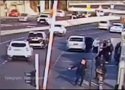 Attentato a Gerusalemme, 3 israeliani uccisi e 8 feriti gravi, 2 miliziani di Hamas hanno sparato contro chi attendeva l'autobus in fermata, Tel Aviv: "Violata la tregua" - VIDEO