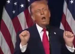 Usa, Trump imita le atlete trans mimando il loro sollevamento pesi: &ldquo;Vorrei essere pi&ugrave; esplicito ma mi stanno guardando&rdquo; - VIDEO