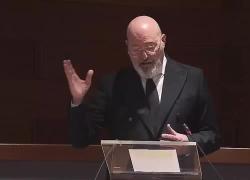 Lapsus Bonaccini, cita "Vannacci" anziché "Vattani": risate tra la platea. Meloni: "Sai che non si parlerà d'altro" - VIDEO