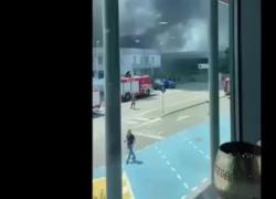 Incendio a Fidenza (Parma), fiamme in un'azienda di materiale plastico - il VIDEO del crollo del capannone
