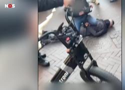 Accoltellamento di massa ad Amsterdam, l'aggressore è un 30enne ucraino del Donetsk, fermato e bloccato a terra da un turista britannico - VIDEO