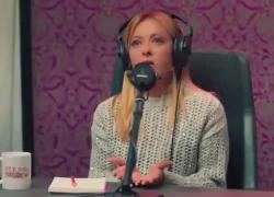Meloni a Pulp Podcast di Fedez, il fuori onda della premier interrotta e infastidita: &ldquo;Santa Madonna, famme fin&igrave;&rdquo; - VIDEO